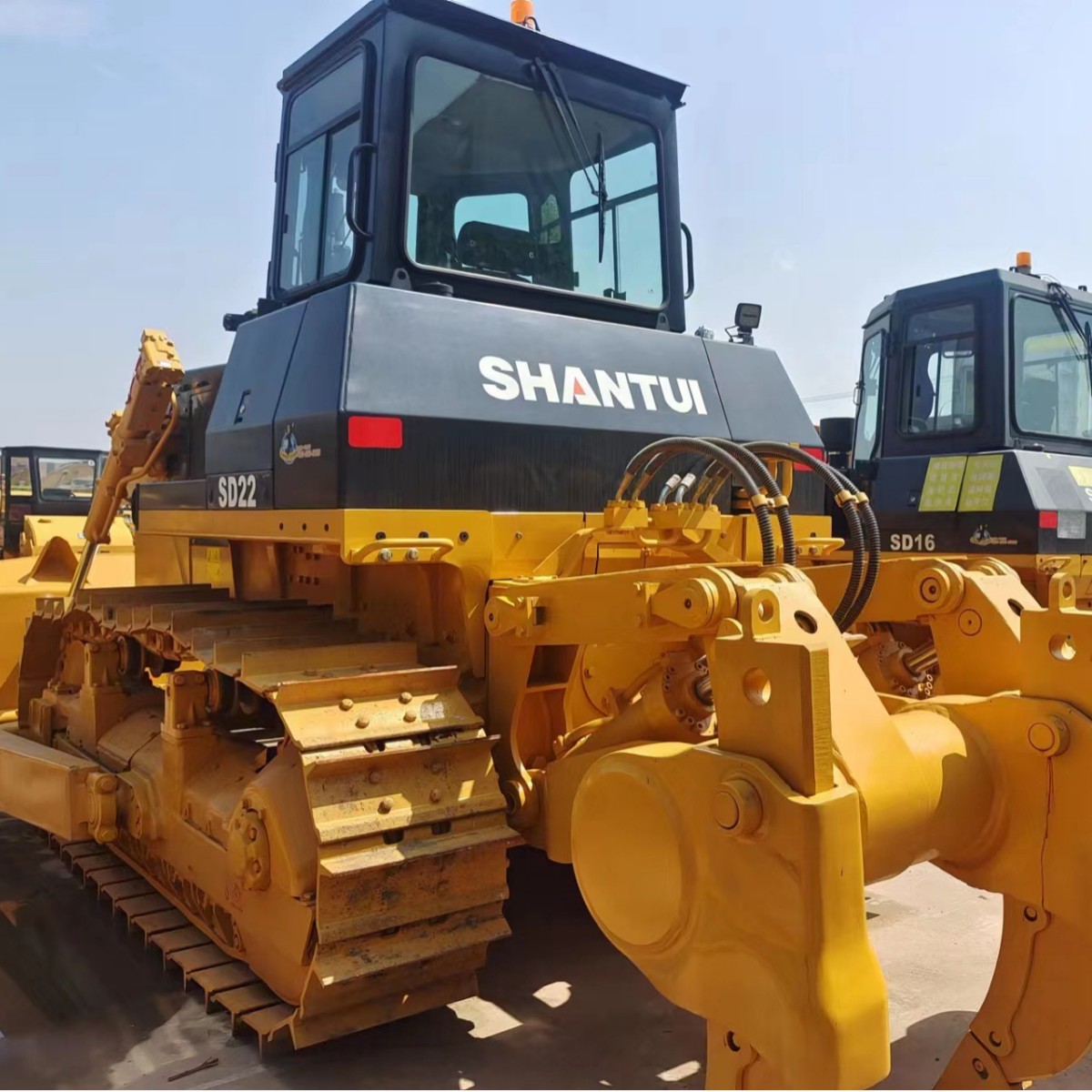 Zhuhai de segunda mano SHANTUI montaña empujando SD220 bulldozer 160 220 320 bulldozer image 4