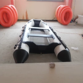 冲浪帆板;漂流船皮划艇;船舶