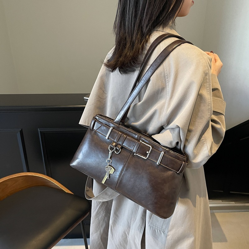 ニッチなハイエンドショルダーバッグ女性の 2025 新しい秋と冬のレトロな多用途脇の下バッグ仕事用の小さなバッグ|undefined