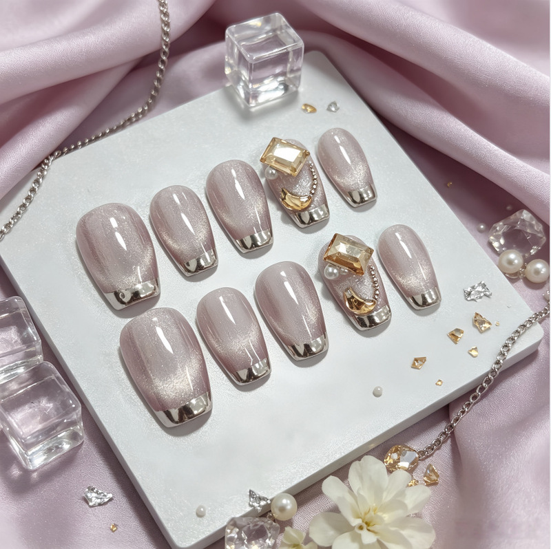 Gilded French Cat Eye Champagne Diamond Handmade Wearable Nails with Pearls, High-End New Autumn/Winter Versatile Manicure Gilded French Cat Eye Champagne Diamond Handmade Wearable Nails with Pearls, High-End New Autumn/Winter Versatile Manicure