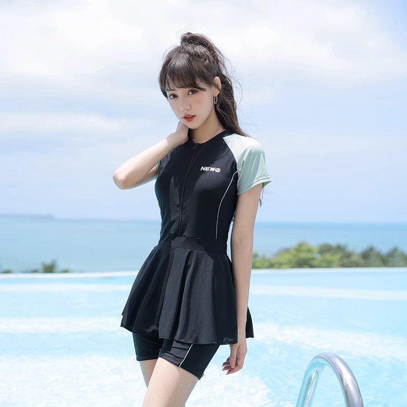 Verano nuevo trajes de baño de mujer estilo coreano color deportivo de corte de piel delgada vestido conservador trajes de baño vacacionales
