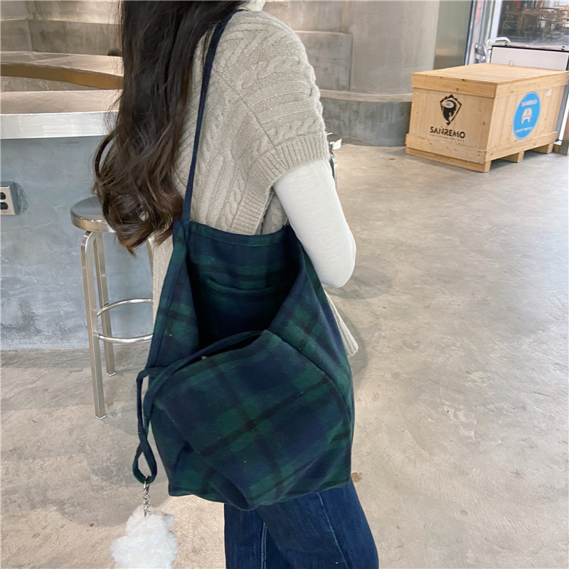 0981 Simple ins checkered woolen single-shoulder bag, hand-held cloth bag, student large-capacity shopping bag, laid-back style women's bag undefined