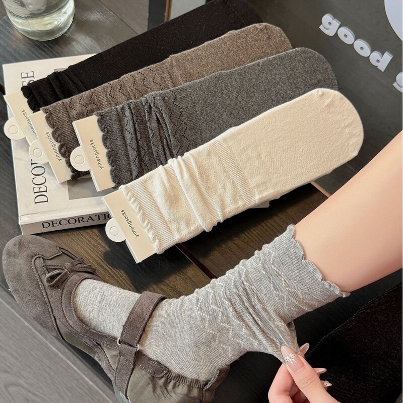 New autumn/winter Korean-style Instagram-inspired coffee-colored wavy-patterned, ruffled-edge mid-calf socks for women, seamless and with a ruffled design New autumn/winter Korean-style Instagram-inspired coffee-colored wavy-patterned, ruffled-edge mid-calf socks for women, seamless and with a ruffled design