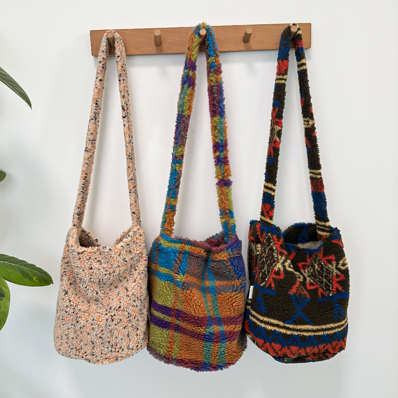 Korean Dongdaemun Autumn and Winter New Style Women's Shoulder Bag, Plush Lamb Wool, Stylish Woolen Casual Large-Capacity Crossbody Bag Korean Dongdaemun Autumn and Winter New Style Women's Shoulder Bag, Plush Lamb Wool, Stylish Woolen Casual Large-Capacity Crossbody Bag