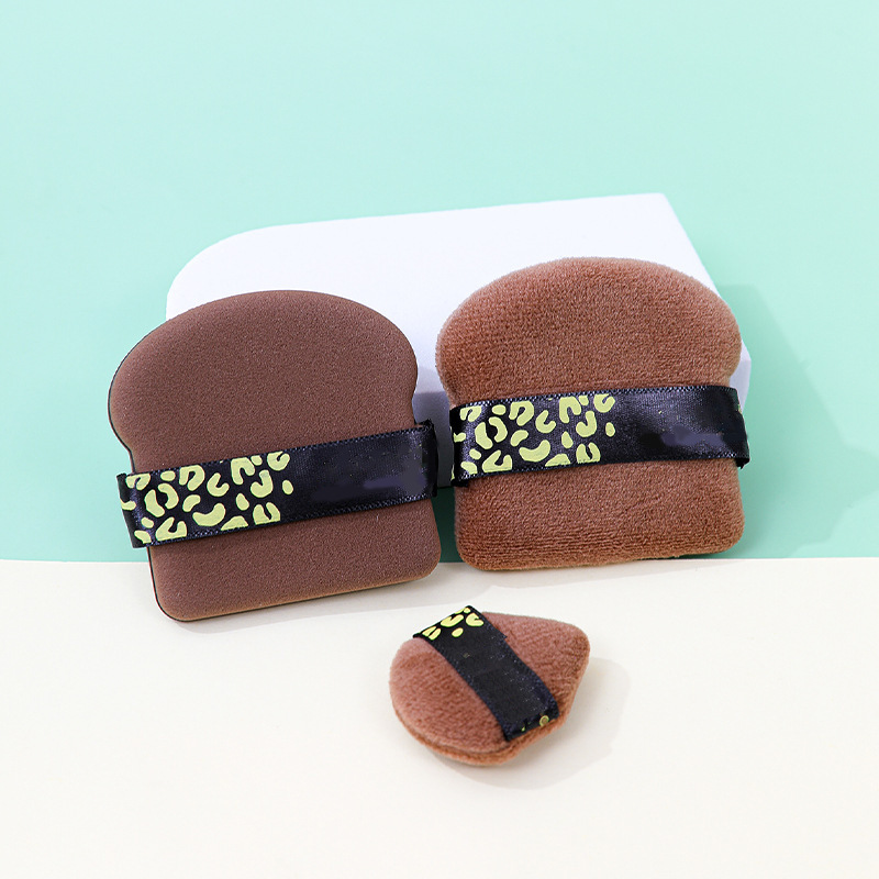 Toast, polvo de chocolate, marshmallow seco y húmedo, pan de doble propósito, esponja de maquillaje, almohadilla de aire, polvo de lana corta en forma de dedo.