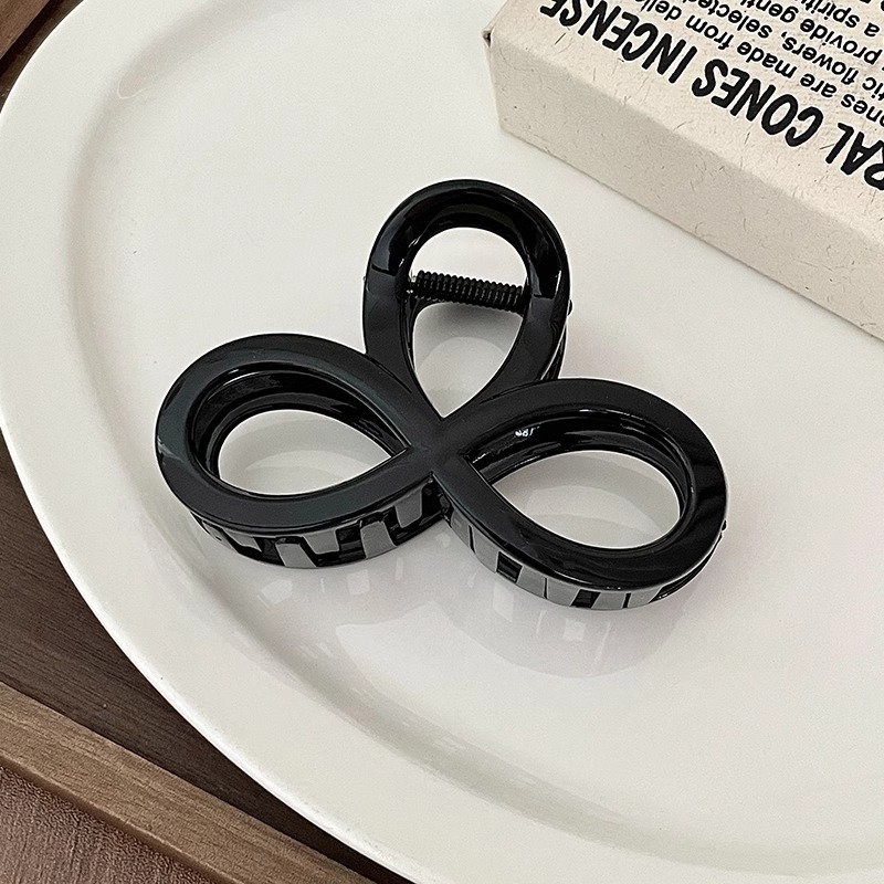 Serie de café de leche clip de pelo grande clip de tiburón hembra cuchara trasera updo simple temperamento clip de pelo moda accesorios para el cabello al por mayor