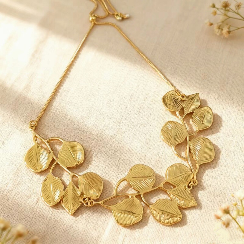 New creative personality metal wind leaf temperament necklace retro niche leaves atmospheric personality clavicle chain jewelry