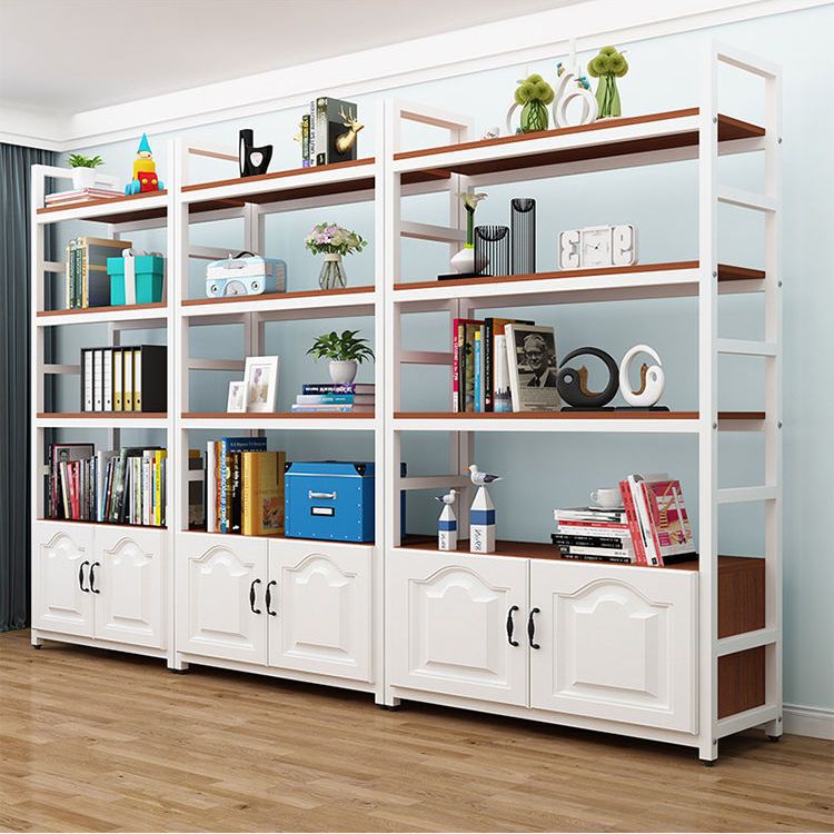 흰색 선반 + 티크 색상 팔레트 + 흰색 문