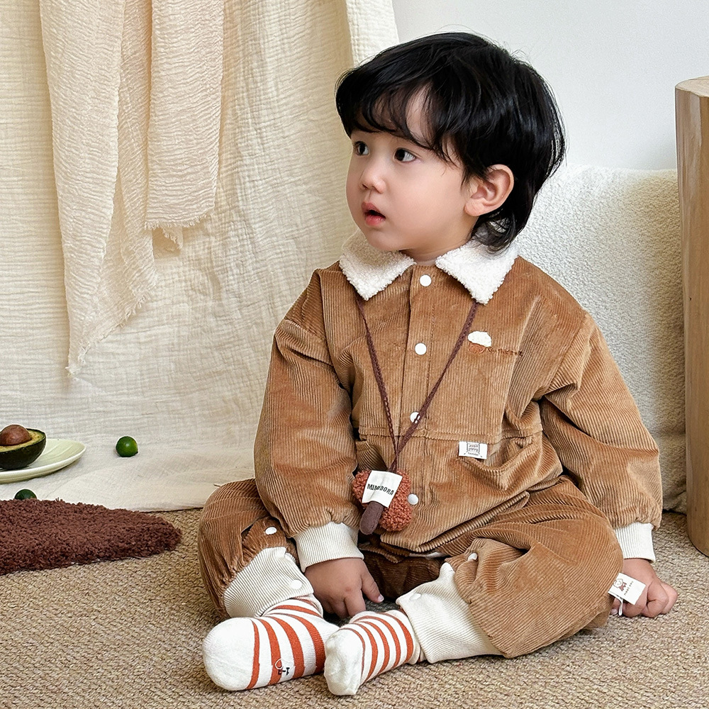 Ropa de bebé otoño e invierno versión coreana de la ropa para niños de moda mono bebé masculino a principios del invierno hermoso mameluco de algodón con clip de finales de otoño