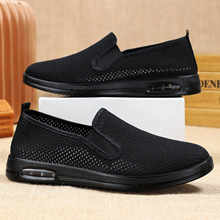 �ļ�����Ь�ο�͸������һ�ŵźڲ�Ь�ϱ����ְ�Ь�����������Ь