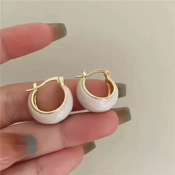 Light Luxury Retro C-Shaped Hoop Earrings, Versatile for Autumn and Winter, Melard Style Earrings with Unique Design and High-End Feel, Elegant Ear Accessories