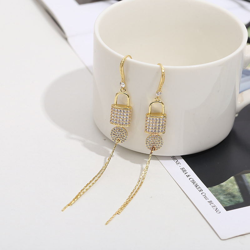 Pendientes de gancho de alta gama con borlas largas y diseño de candado, de moda, ecológicos, con microincrustaciones de circonita y chapado en oro.