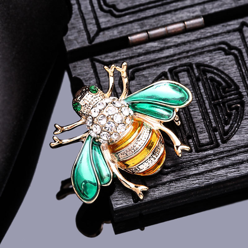 Cute Bee Brooch Pin Decorative Accessory For Clothes And Dresses_voghion.com