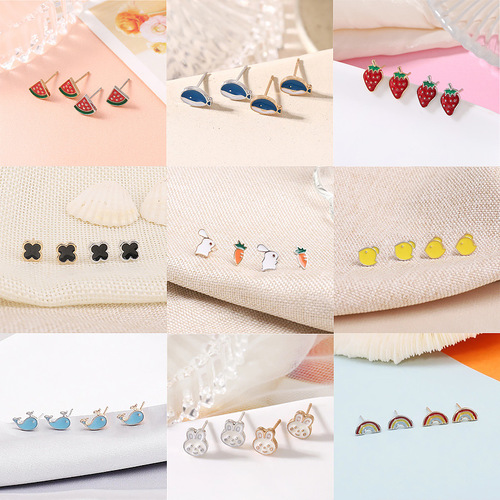 Elegant and fashionable small fragrance style S925 needle simple personalized earrings for women Korean jewelry oil-dropping four-leaf clover small earrings