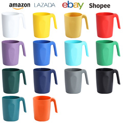 アマゾン国境を越えたプラスチックハンドルカップ1個の箱に入った家庭の子供たちは壊れにくい屋外でキャンプをしている