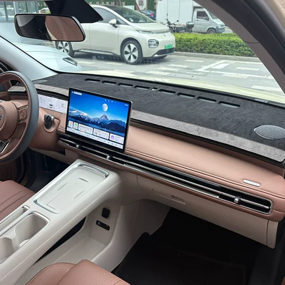 Wuling Bingo S Dashboard Light-Proof – Günəş əleyhinə siperlik - bingo-s-suede-black-and-gray-with-embroidery
