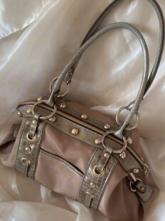 Retro one-shoulder bag, underarm bag, trend of season, high-end