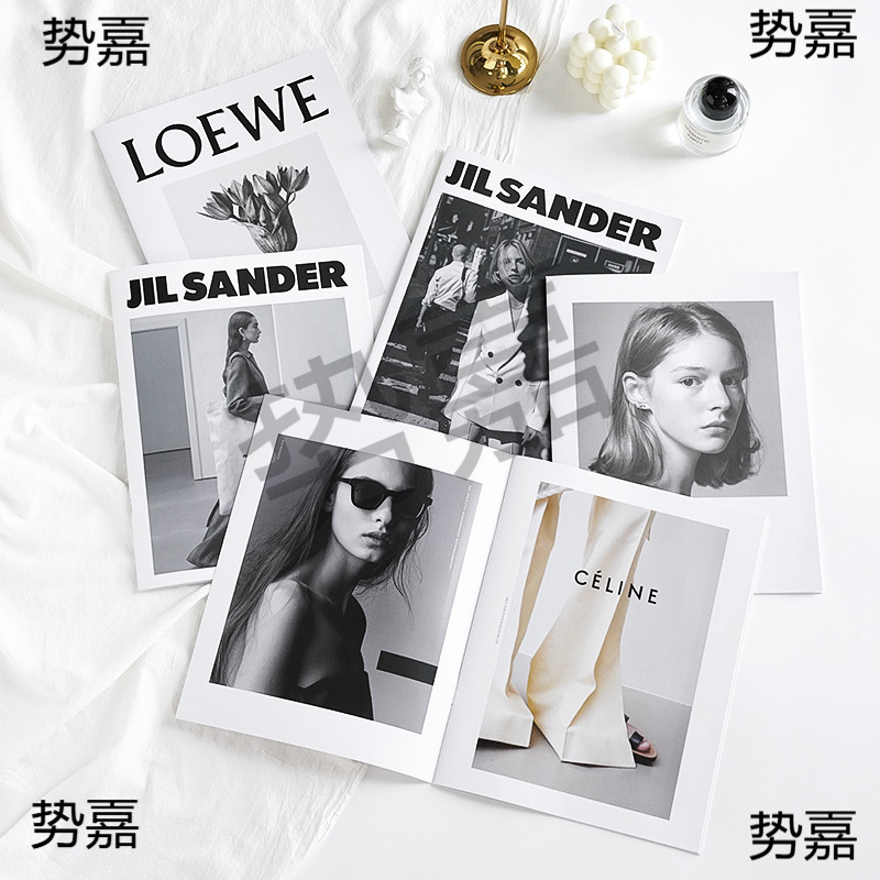 Ins Cover Character English Magazine 24 Pages Internet Celebrity High-Looking Matchinging Art Background Wall Ornaments Photo Props