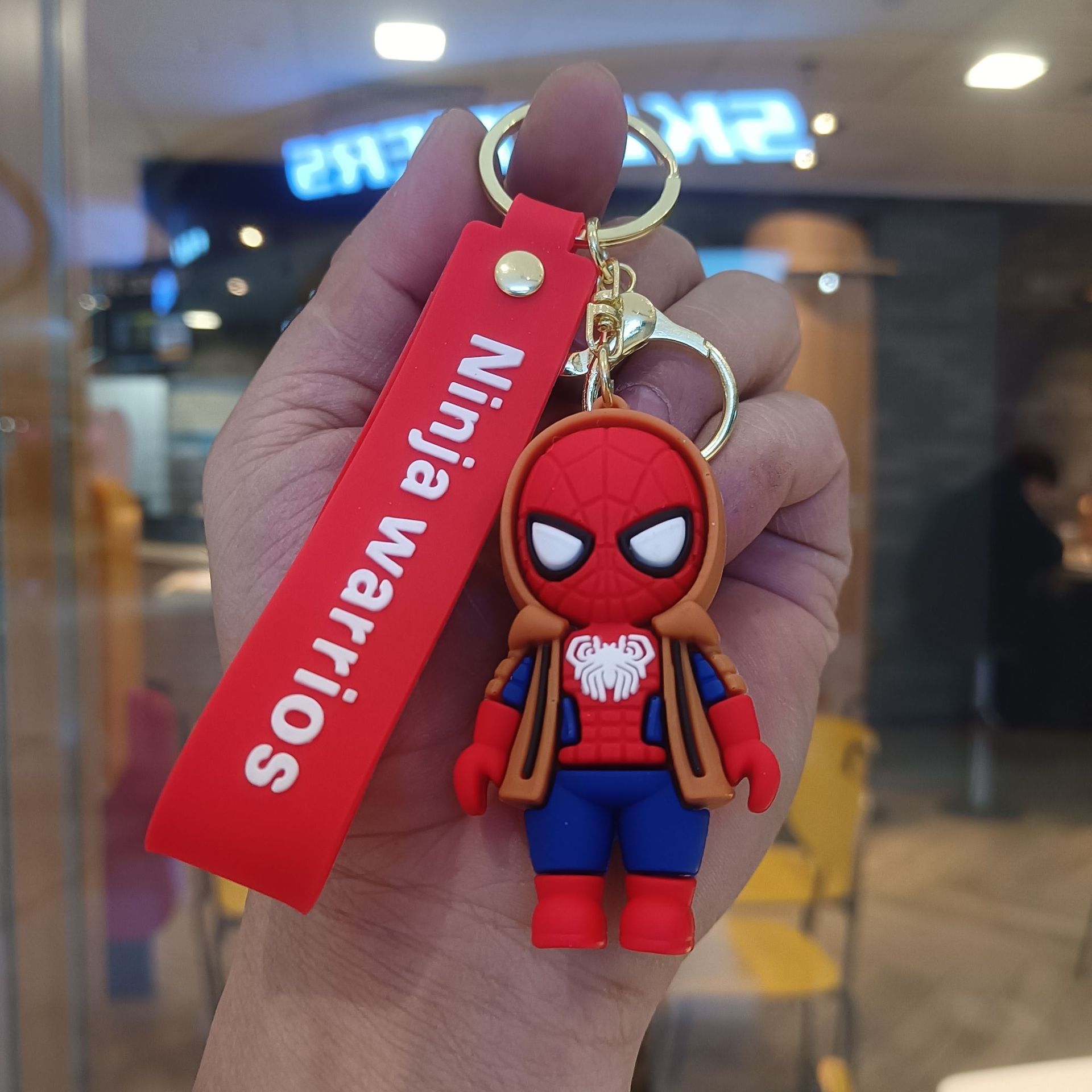 Llavero de Spider-Man del Multiverso, muñeco 3D de dibujos animados, llavero para pareja, colgante para mochila, pequeño regalo al por mayor
