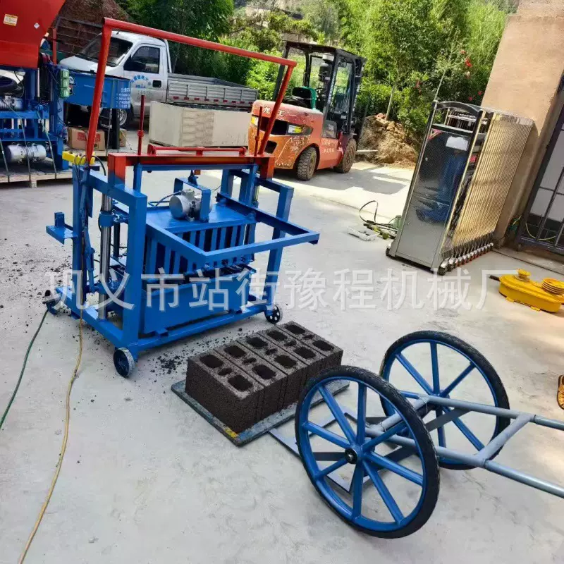 行走式铺路砖机混凝土砌块制砖机 mobile brick making machine‌