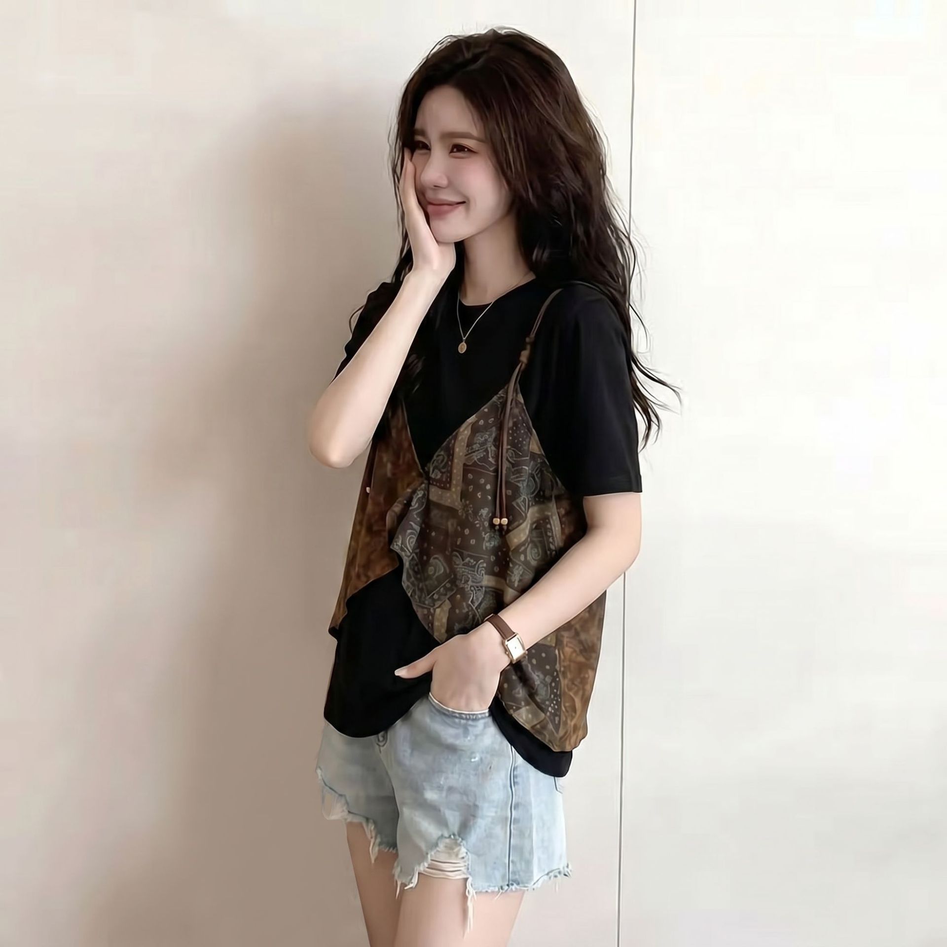 Áo thun nữ tay ngắn phối hai lớp in họa tiết, dáng rộng cao cấp — Màu ảnh chi tiết 2