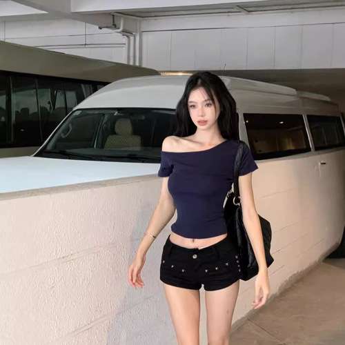 Pure Desire Sloping Shoulder Short Sleeve T-shirt for Women 2025 Summer New Short Length Navel-Baring Fitted Casual Student Top Ins Trend