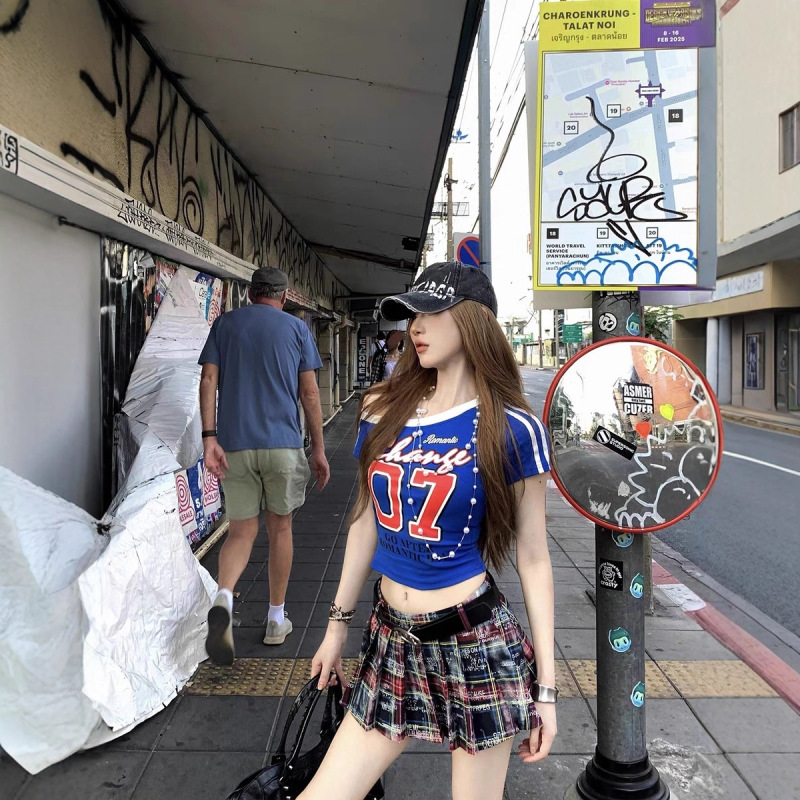 美式不规则斜肩上衣女夏季纯欲辣妹紧身短款设计感撞色短袖T恤ins|undefined
