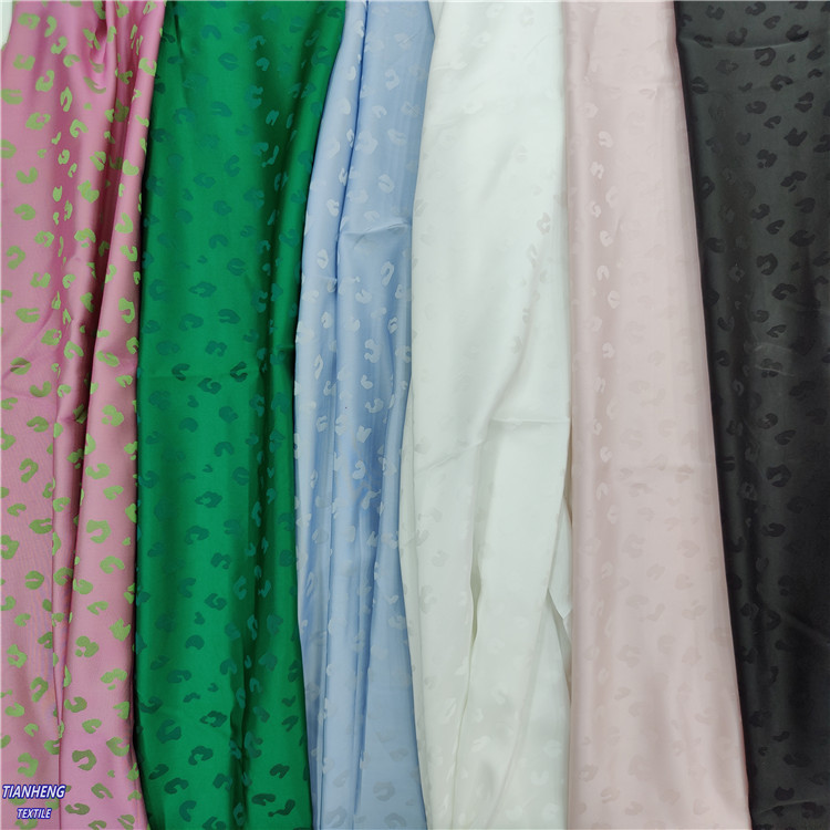 新品人丝人棉豹纹提花 汉服旗袍女装衬衫连衣裙服饰丝滑布料批发