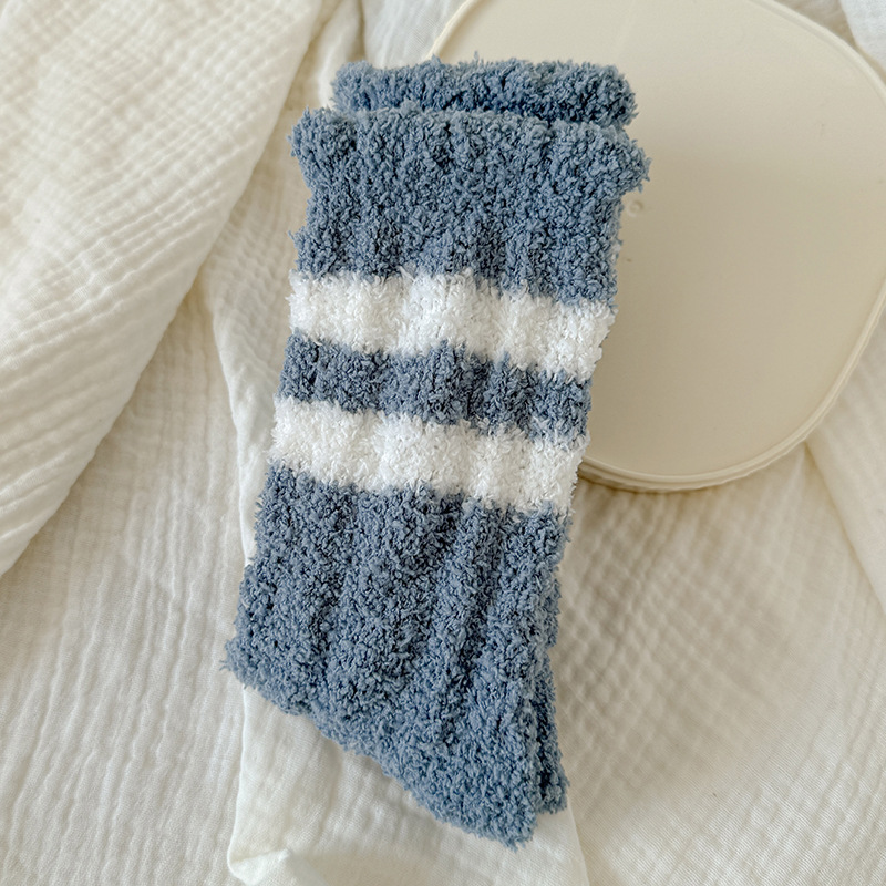 파란색 배경에 흰색 막대