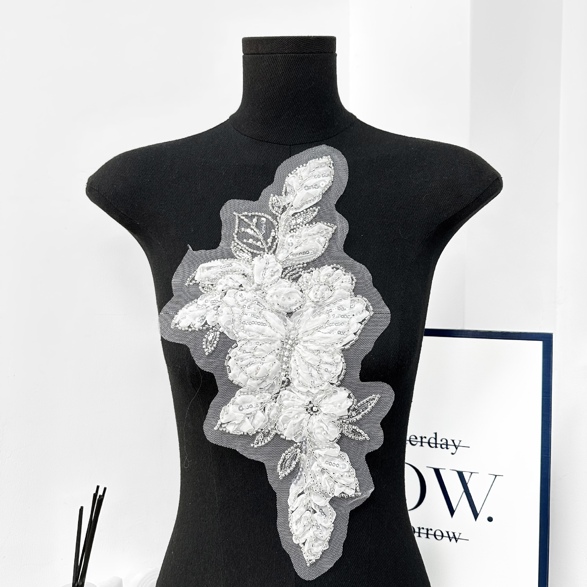 Vestido de boda accesorios de decoración negro y blanco dos colores cuentas de clavos tridimensionales cuentas de tubo de flores de flores hechas a mano accesorios de ropa DIY image 7