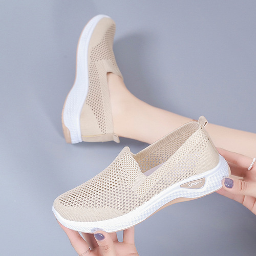 Sports shoes for women in the summer, lightweight slip-on slip-ons for women, fly-woven soft-soled casual shoes for women, hollow breathable mesh shoes