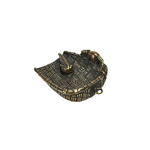 Brass Dustpan Mini Keychain Pendant Retro Old Grain Harvest Interesting Rat Ornaments Stealing Corn and Eating Corn