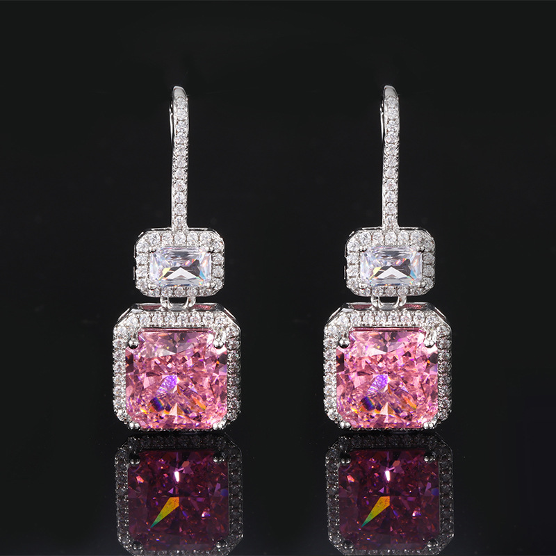 2024 Nueva Zhuang Sheng joyería de cobre inferior chapado en oro de diamantes de alto carbono Flor de hielo Corte pendientes de oreja pendientes de piedra principal femenina 10*10