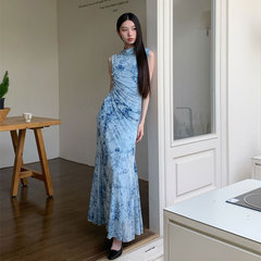 ワンピースの女性のデザイン感の小さい大衆の復古は魚の尾のスカートの新しい中国式の夏の袖なしの長いタイプの改良版のチャイナドレスを染めます。