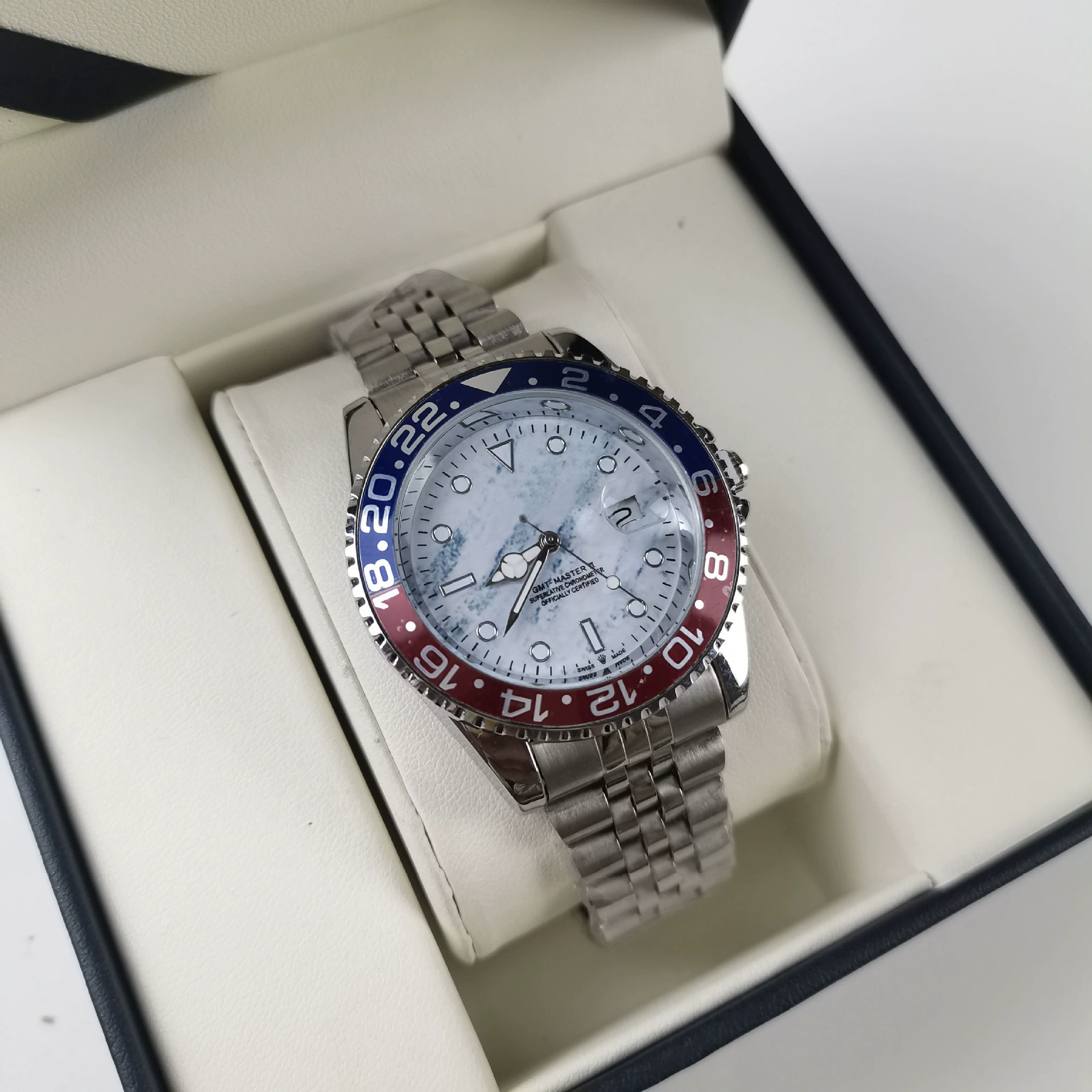 Завод C VSEWGM Лаожили Водная посудина GMT Без механических времен Низки часы, внешний торговый канал