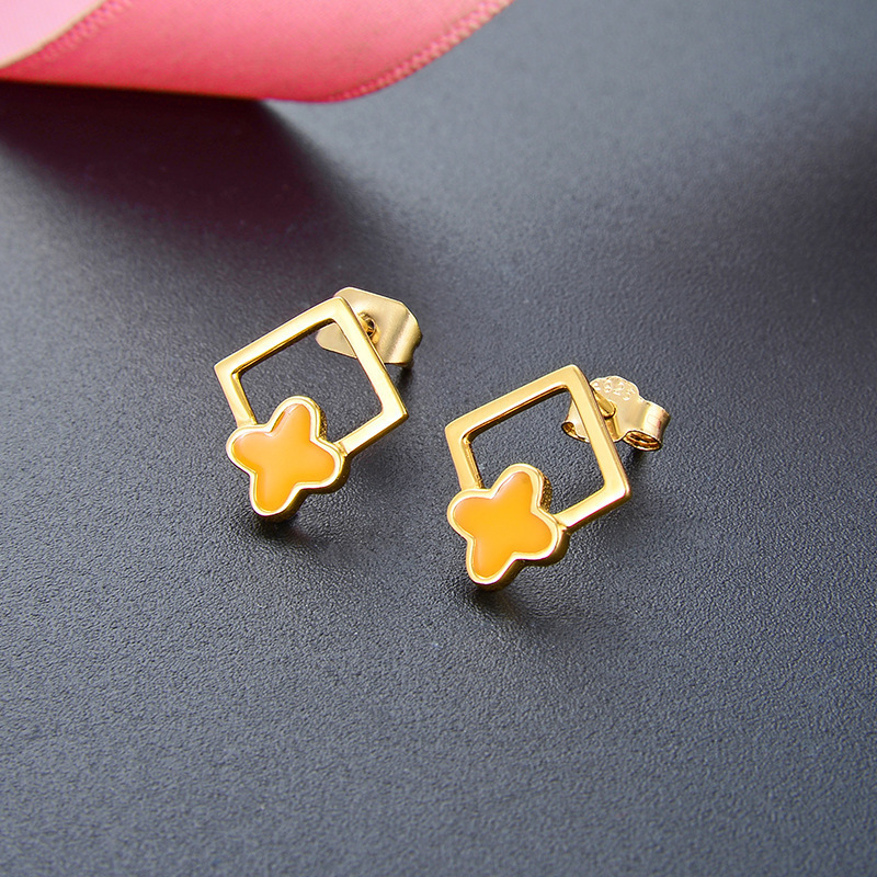 Europa y los Estados Unidos diamante cuatro hojas pendientes mujeres S925 plata esterlina chapado en oro ligero lujo personalidad nicho joyería en vivo suministro