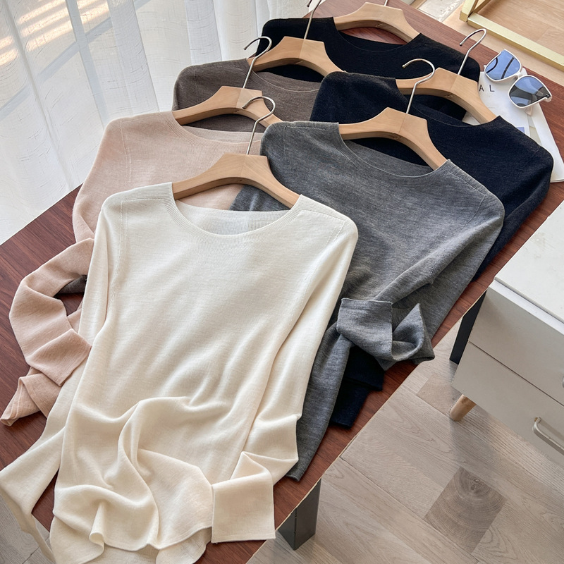 Original design, popular style: 100% fine merino wool, round-neck knitted base layer, slim-fit, figure-flattering, simple, and suitable for everyday wear, thin sweater Original design, popular style: 100% fine merino wool, round-neck knitted base layer, slim-fit, figure-flattering, simple, and suitable for everyday wear, thin sweater