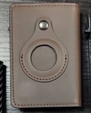 RFID europeo y americano Amazon metal aleación de aluminio titular de la tarjeta Airtag metal 100% cuero genuino Comercio exterior hombres