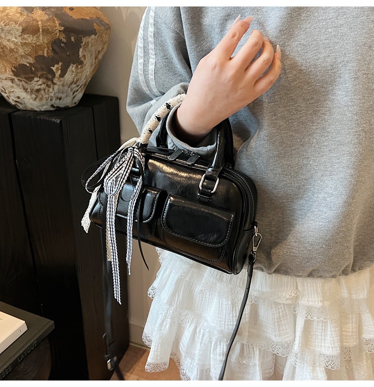 A trendy underarm bag for women in 2025, Korean version, Instagram Spring/Summer new fashion tote bag, versatile and large-capacity commuting bag undefined
