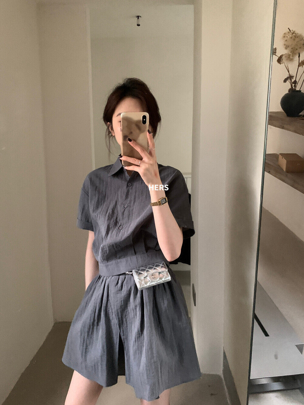 Bộ hai mảnh áo sơ mi ngắn phối quần short cạp chun nữ — xám đậm, màu hồng chi tiết 7