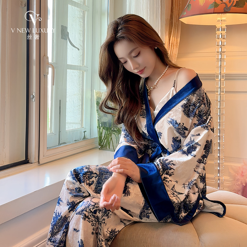 Silk Luxury Loungewear V7S3126, Elegant and Luxurious Niche Designer Velvet Pajamas for Women, Three-Piece Set for Export