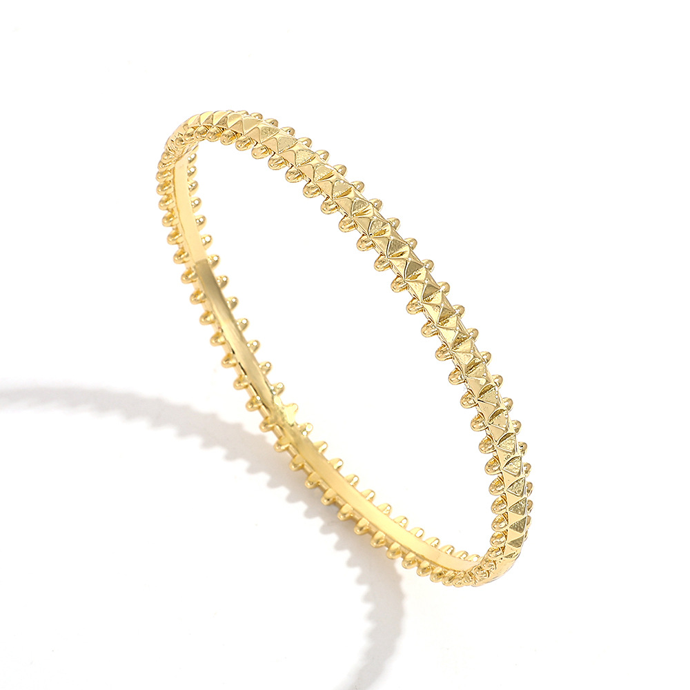 Bracelet with Rivet Bullet Design for Women, Fashionable and Unique Ins-Style Light Luxury Bracelet, New High-End Bracelet Accessory