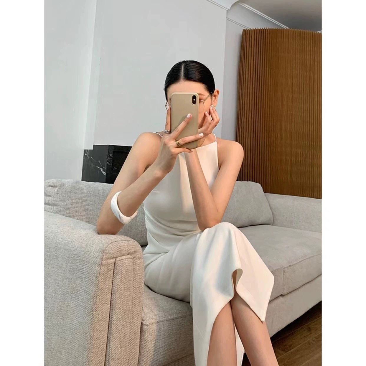 Летнее платье 2025 года, новая модель, легкий люкс, без бретелей, с открытыми плечами, элитный дизайн, без рукавов, с разрезом, длинное.