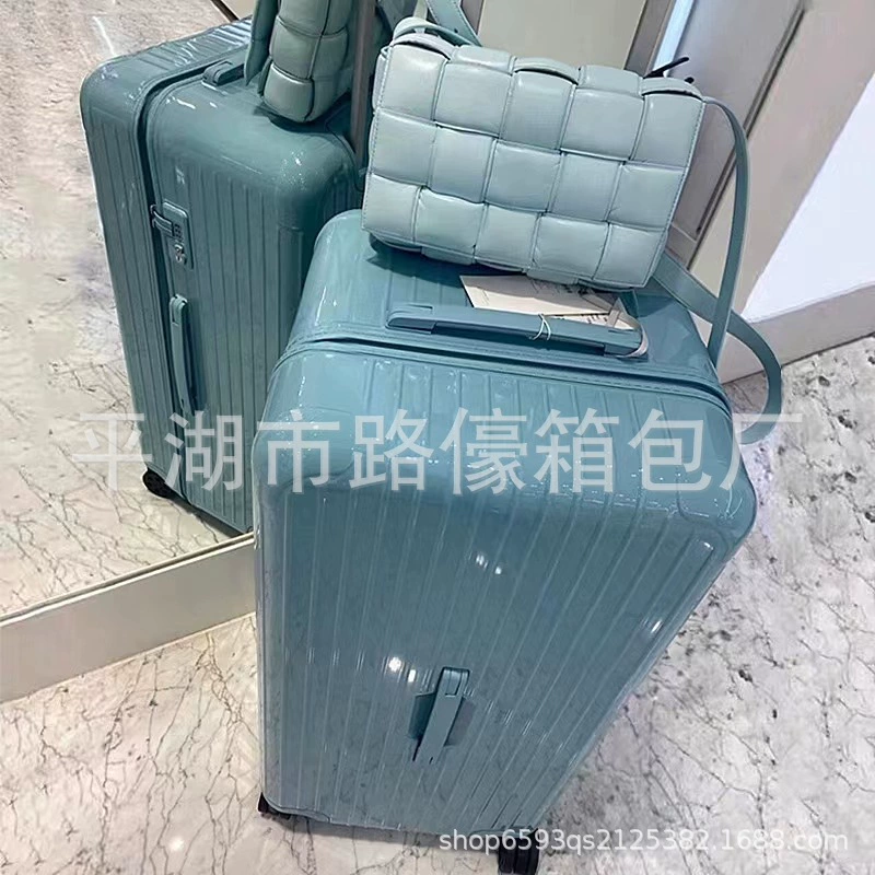Capacious universal suitcase on wheels with zipper, box, 32 inch