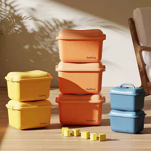 Plastic storage box