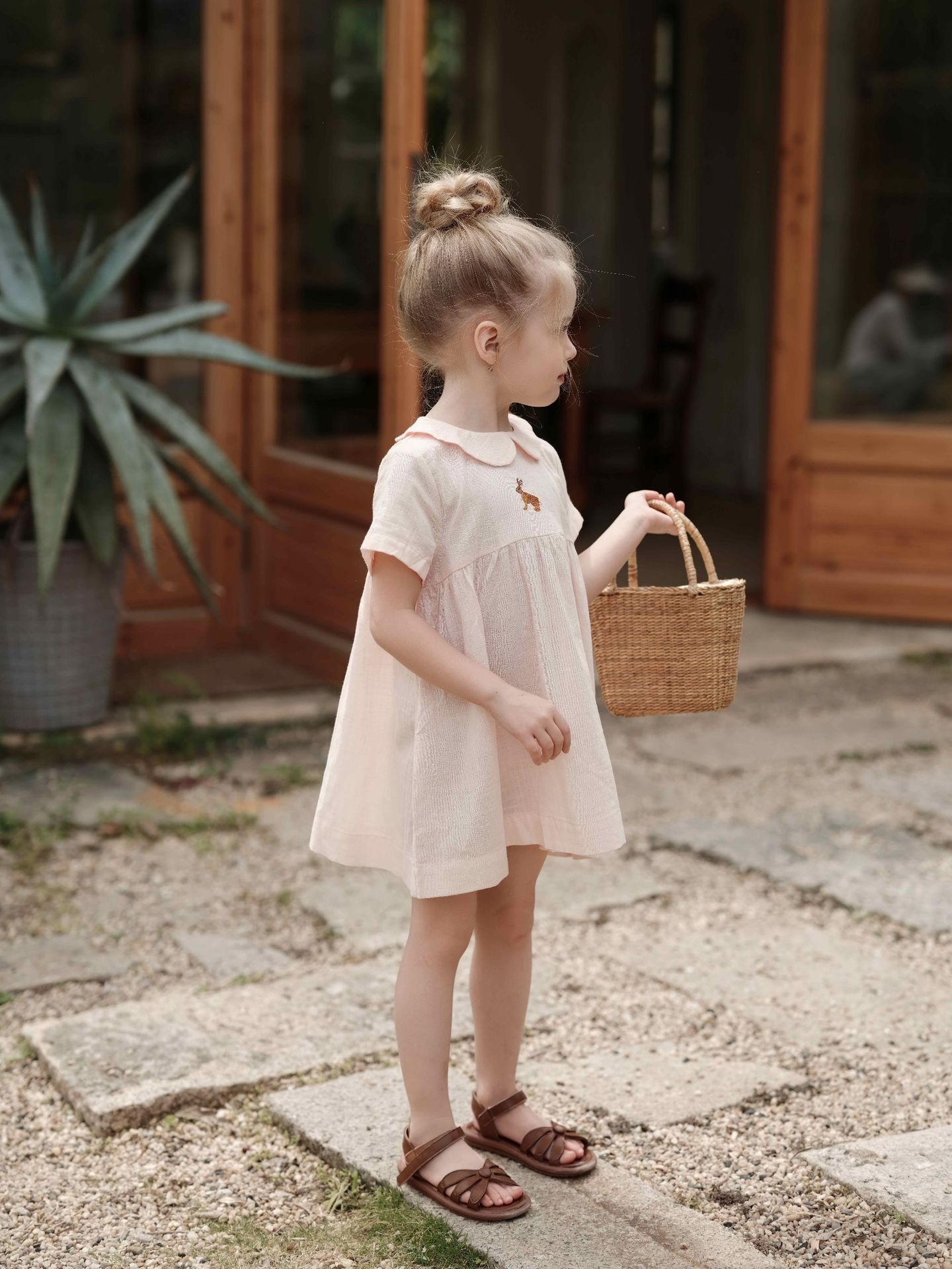 Vestido niña de algodón y lino bordado a mano con cuello_voghion.com