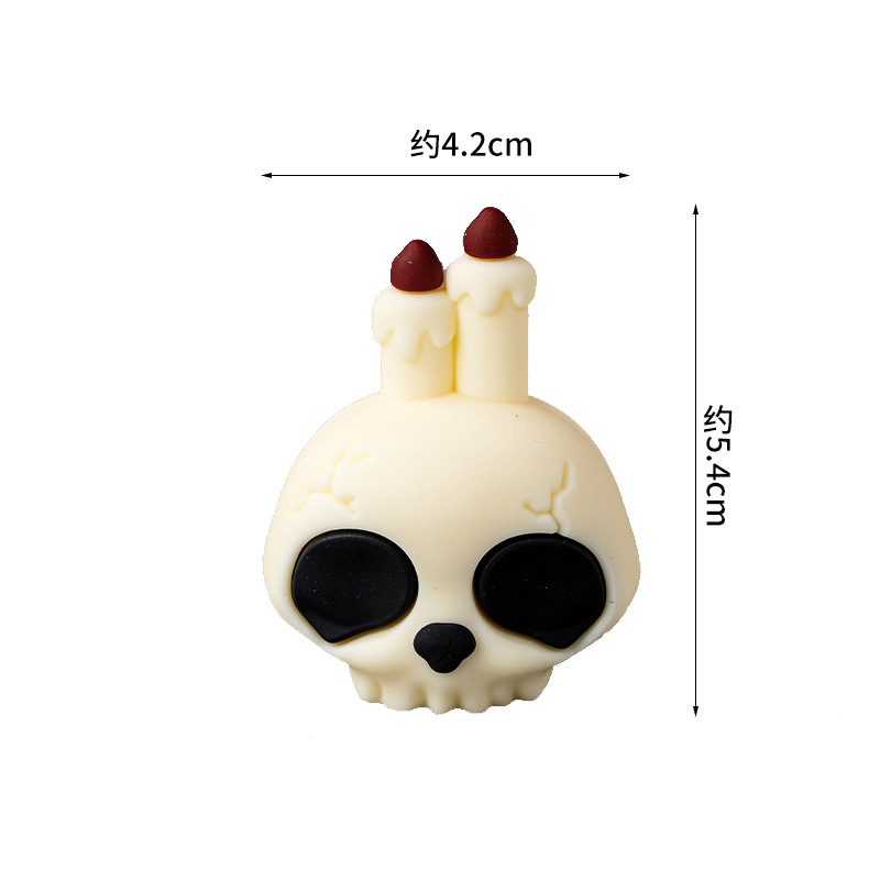 1 soft plastic three-dimensional q version skull