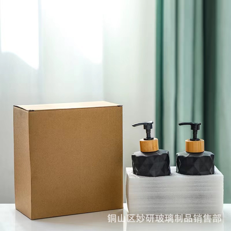 Botella de desinfectante de manos de lujo ligero Botella de loción de patrón vertical Botella de gel de ducha de prensa Botella de botella vacía de vidrio de champú