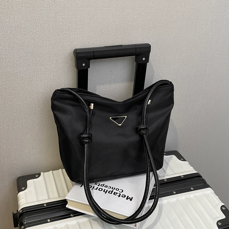 Underarm bag, handheld capacious shoulder bag, one-shoulder bag