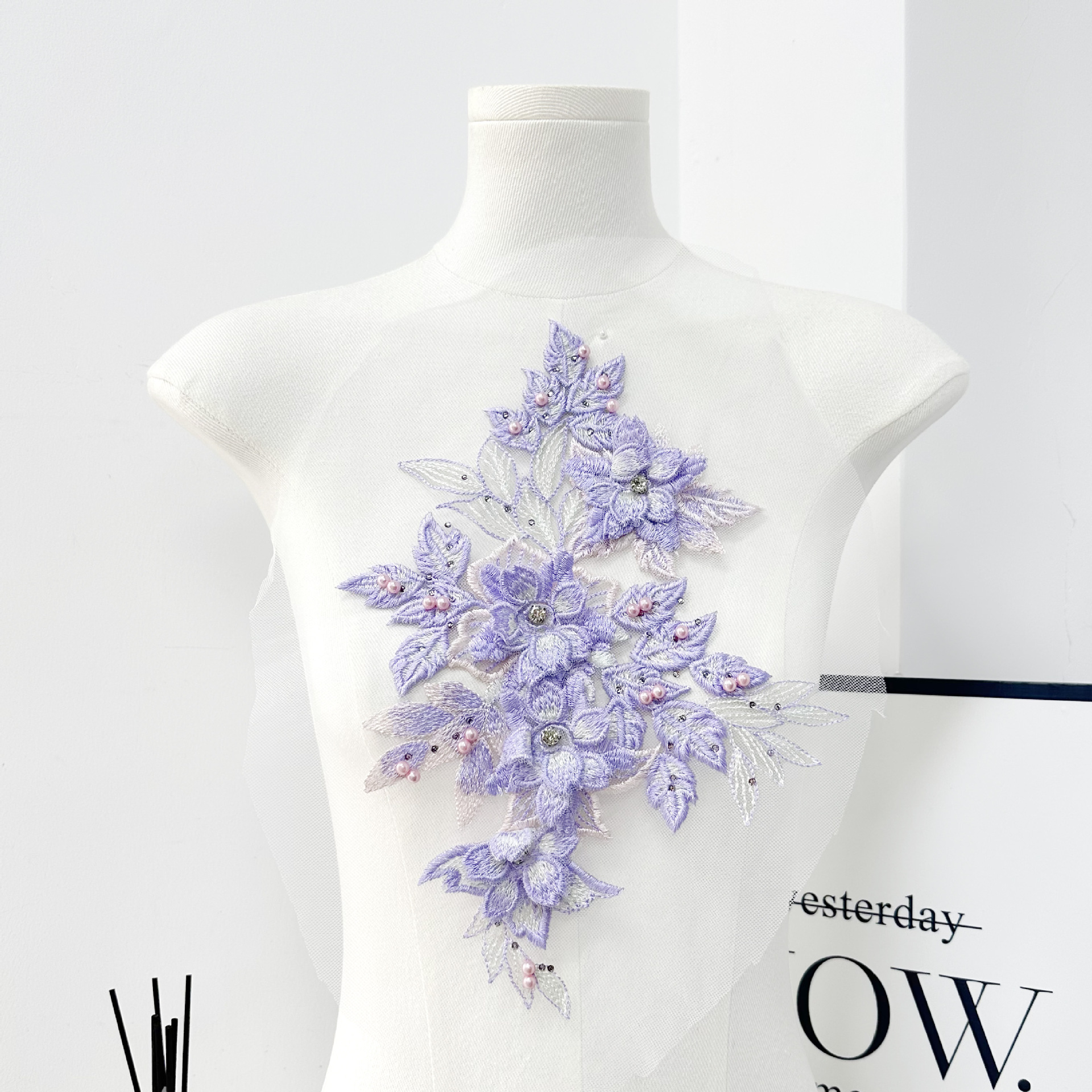 Flores tridimensionales esquinillas bordadas de encaje decalcas hechas a mano para hacer vestido de boda vestido de baile vestido DIY decoración de tela